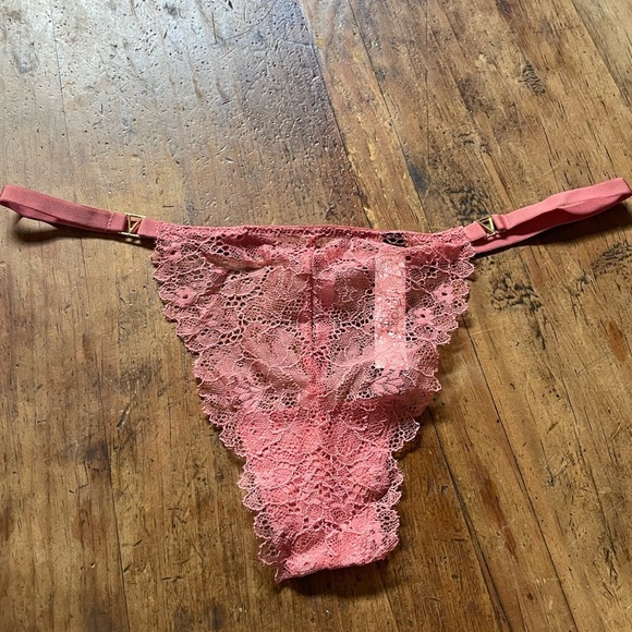 Victoria’s Secret Love By Victoria Lace V-String - Picture 2 of 3